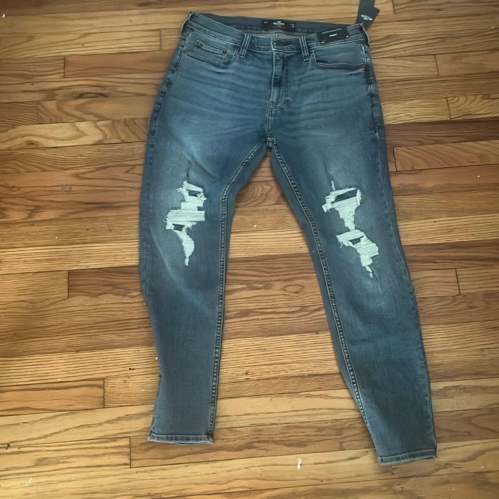 Men’s distressed jeans